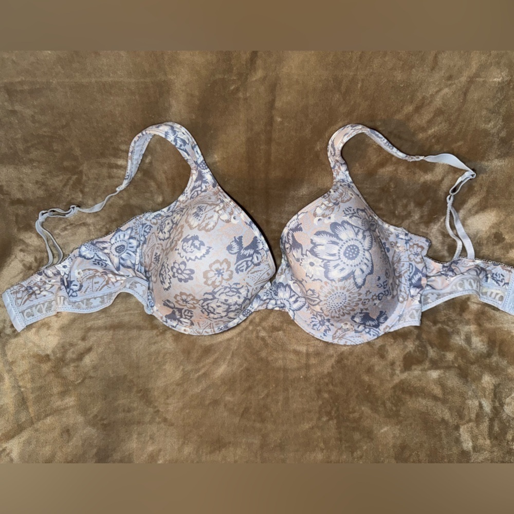 Lucky brand floral, lightly padded bra with comfort straps size 42D EUC🩵